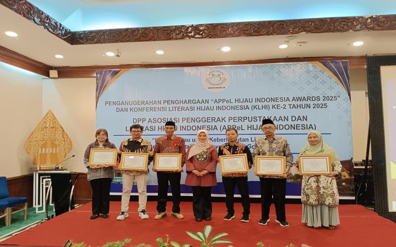 Dosen PBSI Universitas Pakuan Raih Penghargaan Nasional pada APPeL Hijau Indonesia Awards 2025