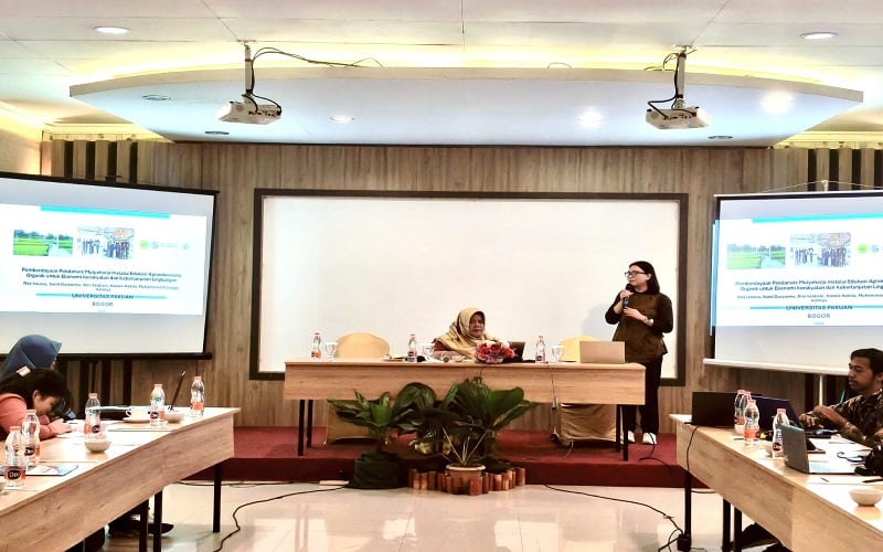 Dosen FKIP Universitas Pakuan Raih Penghargaan Best Presenter di Konferensi Nasional UGM 2025