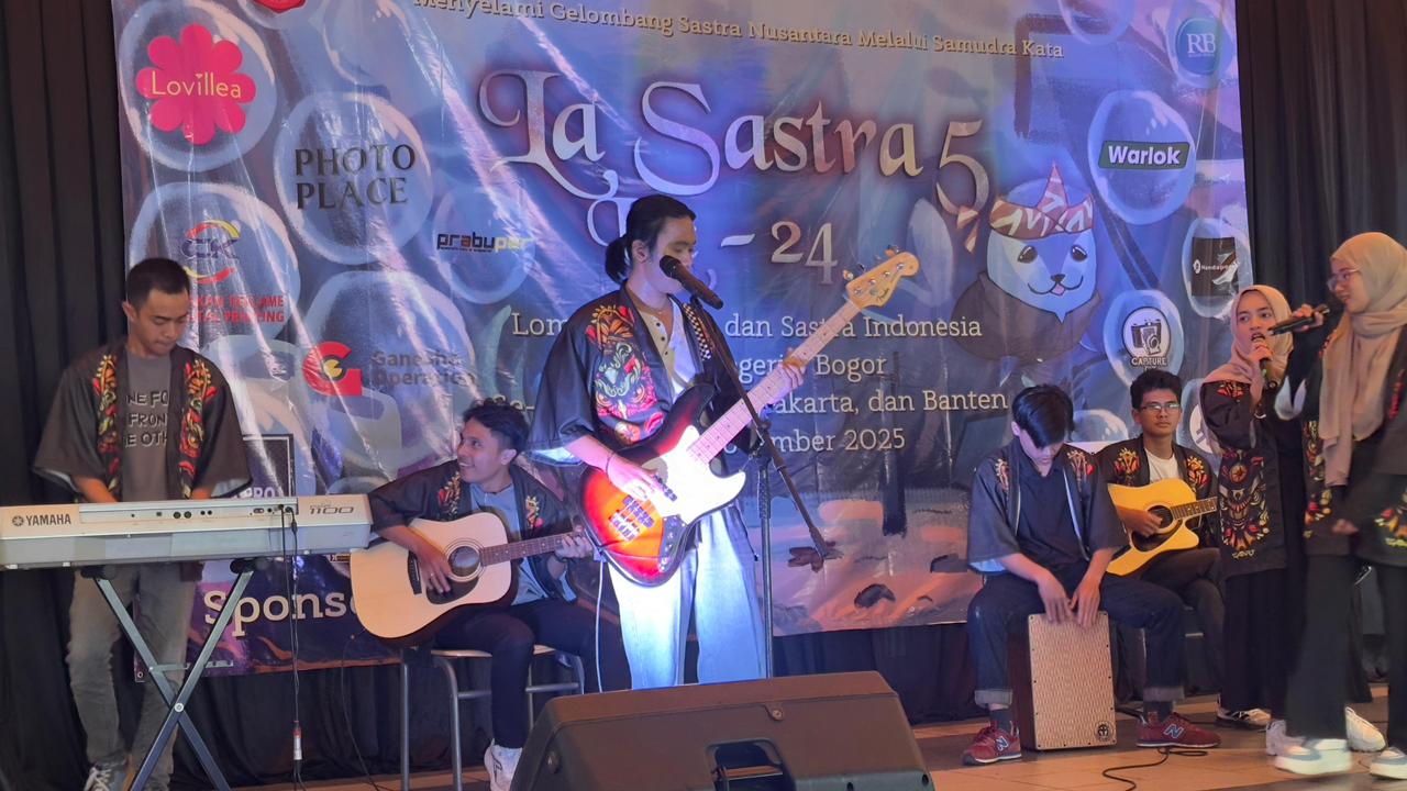 Nyanyian Diksatrasia Warnai La Sastra 5 ke-24 dengan Musikalisasi Puisi yang Menghidupkan Ruang Sastra
